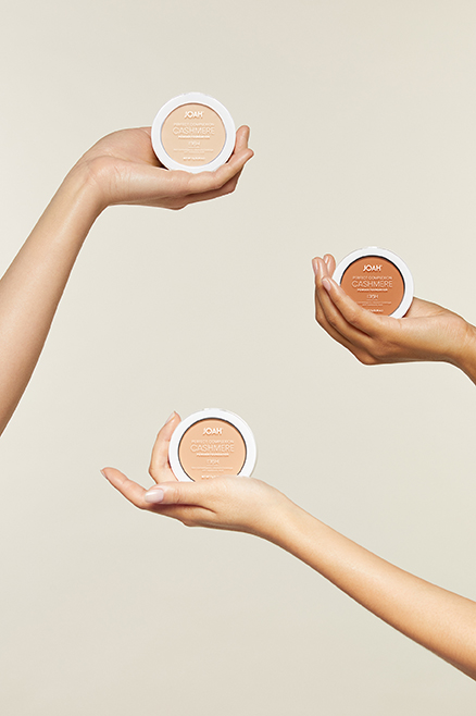 JOAH_Perfect Complexion_Powder Foundation_Mar22_Hand Hold_S10_1036_MZ_v1
